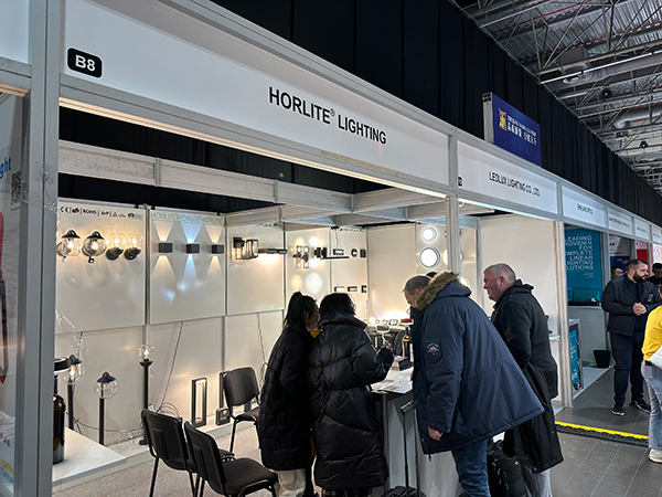 Dal 15 al 18 marzo 2023, ha partecipato alla Fiera dell'illuminazione di Varsavia in Polonia